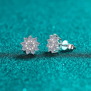 Elegant S925 sterling silver snowflake stud earrings with sparkling moissanite stones