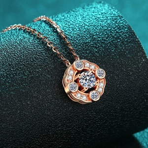 Elegante collana con ciondolo in moissanite in argento sterling S925 e finitura oro rosa