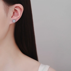 Elegant S925 sterling silver sunflower stud earrings with shimmering moissanite stones