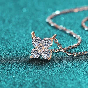 S925 sterling silver rose gold necklace featuring a sparkling clover flower pendant
