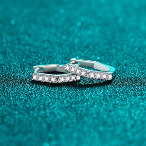 Boucles d'oreilles créoles hexagonales minimalistes en argent 925 avec moissanite pavée