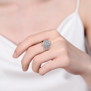 Elegant S925 silver pear cut moissanite ring with V-shaped halo and split shank band