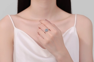 Elegant s925 silver sunflower ring with blue moissanite gemstone on a female hand
