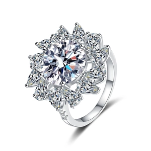 Elegant S925 sterling silver ring with sunflower-shaped pear-cut moissanite stone