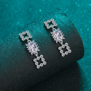 Elegante S925 Sterlingsilber Quastenohrringe mit Moissanit-Steinen im Smaragdschliff