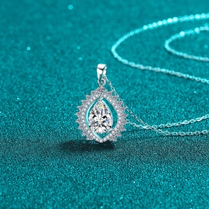 Elegant S925 sterling silver pear-cut moissanite sunflower pendant necklace on green base