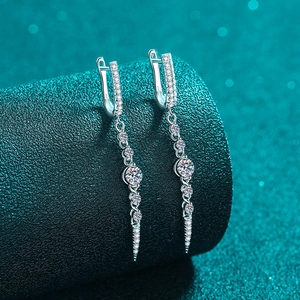 Boucles d'oreilles pendantes en argent 925 avec pampilles et moissanite brillante