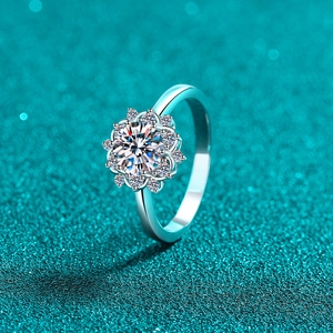 Elegant S925 sterling silver sunflower ring with brilliant moissanite stone in 45-degree view