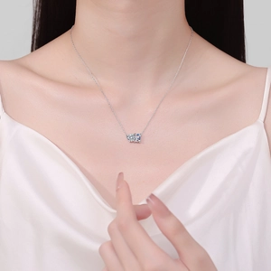 Minimalistische S925 Sterling Silber Halskette mit funkelndem Moissanit-Anhänger im Smaragdschliff