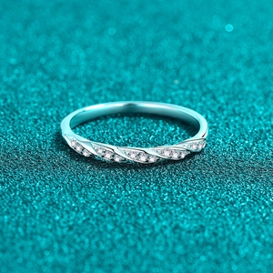 925 Sterlingsilber Moissanit Twist Band Ring Für Damen Minimalistisch Wellenförmig Pave Sternenlicht Galvanisierter Modeschmuck Ring