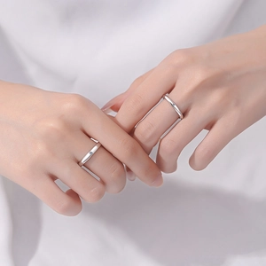 Minimalist S925 sterling silver couple rings with single diamond inlay for lovers