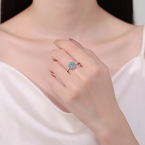 Elegant S925 sterling silver moissanite sunflower ring with classic six-prong setting for women