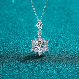 925 Sterling Silver Snowflake Pendant Necklace For Women Sparkling Moissanite Zirconia Inlaid Electroplated Elegant Clavicle Chain Jewelry Gift