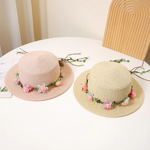 Chapeaux de paille à sommet plat pour femmes avec couronne de fleurs rose et beige