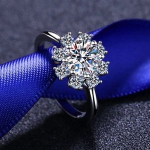 Lussuoso Anello a Girasole in Argento Sterling S925 Moissanite per Donna Incastonatura a Otto Griffe Proposta Matrimonio Regalo di San Valentino