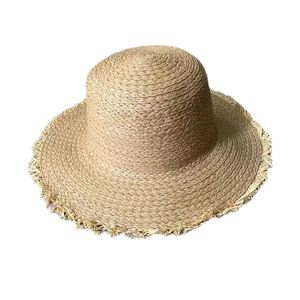Flacher Strohhut für Damen mit breiter Krempe und Fransen für den Sommerurlaub am Strand