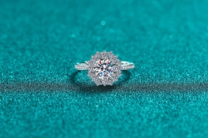 Macro view of a brilliant halo sunflower moissanite ring in S925 sterling silver