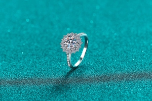 Macro shot of silver moissanite ring with sunflower shape and brilliant halo diamonds