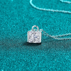 Collier en argent sterling S925 avec pendentif en moissanite carrée taille princesse élégant