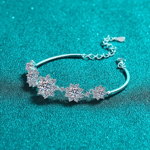 Eleganteres S925 Sterling Silber Schneeflocken Armband mit Moissanit Steinen