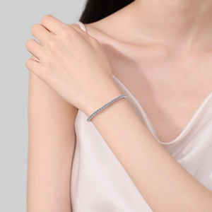 Elegantes S925 Sterling Silber Moissanit Tennis Armband mit funkelnden Steinen besetzt
