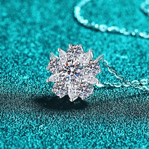 Sparkling S925 sterling silver sunflower moissanite necklace with brilliant snowflake pendant