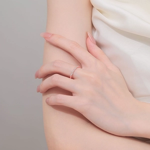 Eleganter S925 Sterlingsilber Ring in Roségold mit funkelnden Moissanit-Steinen