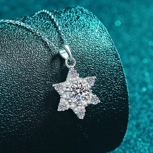 Elegant S925 sterling silver snowflake pendant necklace with moissanite center stone