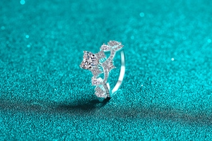 Macro shot of S925 sterling silver crown ring featuring a heart-shaped moissanite stone