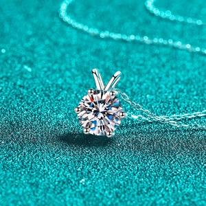 Elegante S925 Silber Moissanit Halskette mit einem sechs-zackigen Hasenohr-Anhänger