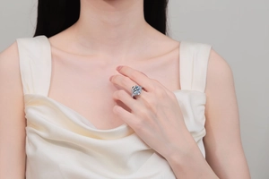 Exquisite S925 sterling silver ring with brilliant oval moissanite and triangle side stones