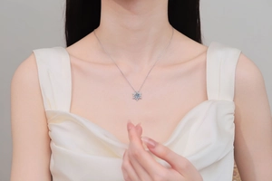 Elegant S925 sterling silver snowflake pendant necklace with moissanite on a model