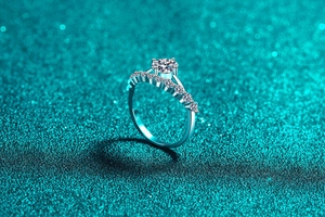 Macro detail of crown-shaped S925 silver ring with a large moissanite and micro-pave setting
