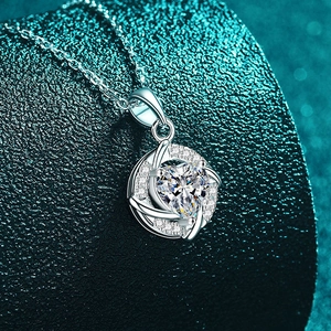 Elegant S925 sterling silver heart moissanite pendant necklace with sparkling halo detail