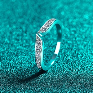 Elegant V-shaped S925 sterling silver chevron ring with sparkling pavé moissanite stones