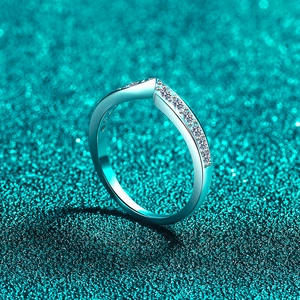 Elegant V-shaped S925 sterling silver ring with shimmering pavé set moissanite stones