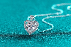 Macro side view of sparkling heart-shaped moissanite pendant on S925 silver chain