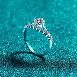 S925 sterling silver moissanite ring set with crowned main stone and curved band