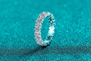 Macro close-up of S925 sterling silver eternity ring with sparkling moissanite stones