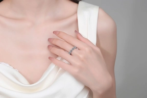 Close-up of S925 sterling silver moissanite ring worn by a model in elegant lighting