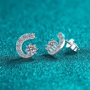 Boucles d'oreilles croissants en argent 925 avec moissanite et pavage étincelant