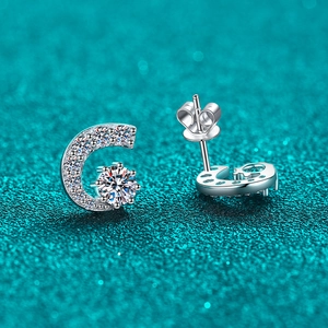Boucles d'oreilles clous lune en argent sterling S925 avec moissanite et cristaux fins