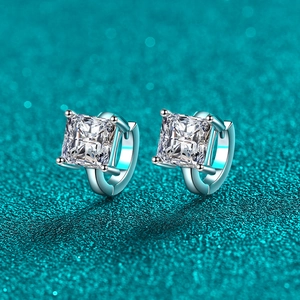 Boucles d'Oreilles Clous en Argent Sterling 925 Taille Princesse Carrée Moissanite pour Femmes Bijoux Minimalistes Zirconia