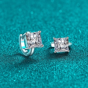 Boucles d'oreilles créoles S925 en argent avec moissanite carrée et sertissage à griffes