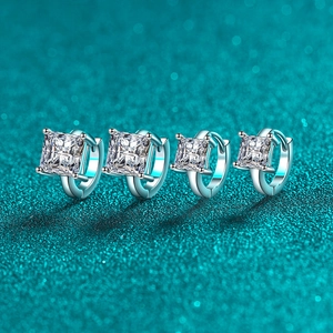 Boucles d'oreilles créoles carrées en argent S925 avec moissanite polie brillante