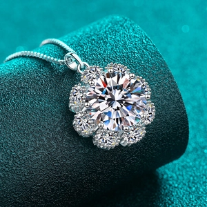 Elegant S925 sterling silver sunflower necklace with brilliant moissanite pendant