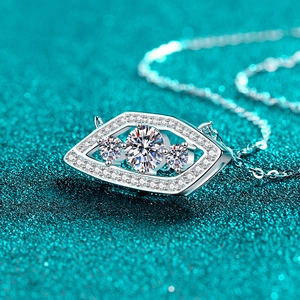 Collier pendentif œil en argent 925 avec pierres moissanite et fond à paillettes bleues