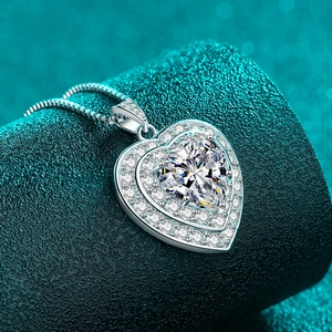 Luxueux collier en argent 925 avec pendentif cœur en moissanite et double halo étincelant