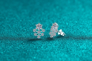 Macro shot of S925 sterling silver snowflake earrings with sparkling moissanite stones