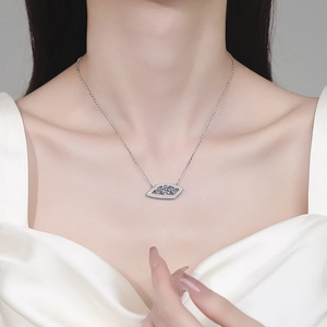 Collier avec pendentif œil maléfique en argent 925 et moissanite étincelante femme